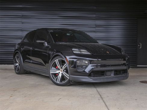 New 2025 Porsche Macan 4S Electric image 9