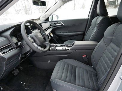 New 2025 Mitsubishi Outlander SE