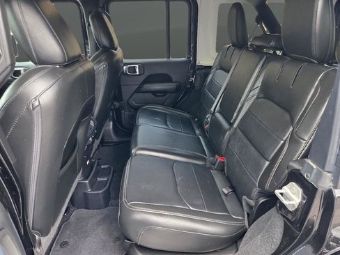 Used 2022 Jeep Wrangler Unlimited Sahara w/ Cold Weather Group AWD/4WD image 12
