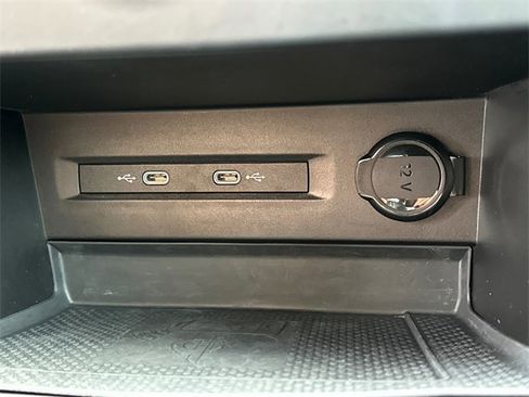 Certified 2022 Volkswagen Taos SE image 32