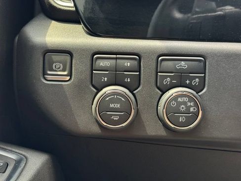 Used 2024 Chevrolet Silverado 1500 LT Trail Boss w/ Convenience Package II AWD/4WD image 35