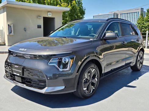Certified 2024 Kia Niro Wind w/ Wind Preserve Package FWD image 7