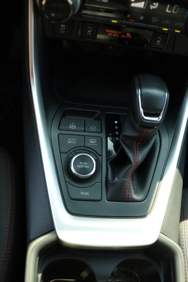 Used 2021 Toyota RAV4 SE w/ Weather & Moonroof Package AWD/4WD image 19