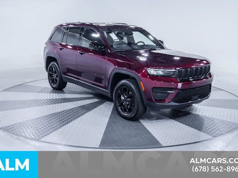 Used 2025 Jeep Grand Cherokee Altitude AWD/4WD image 13