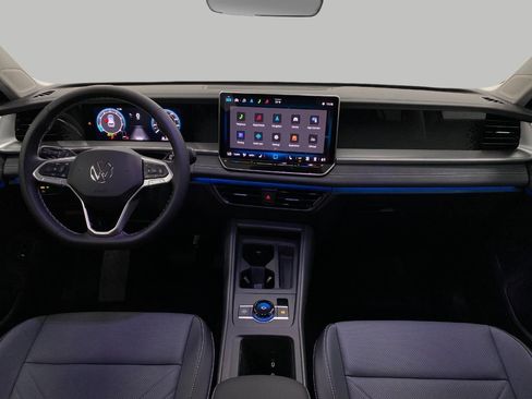 New 2025 Volkswagen Tiguan SE image 21