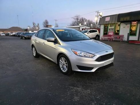 Used 2018 Ford Focus SE FWD image 4
