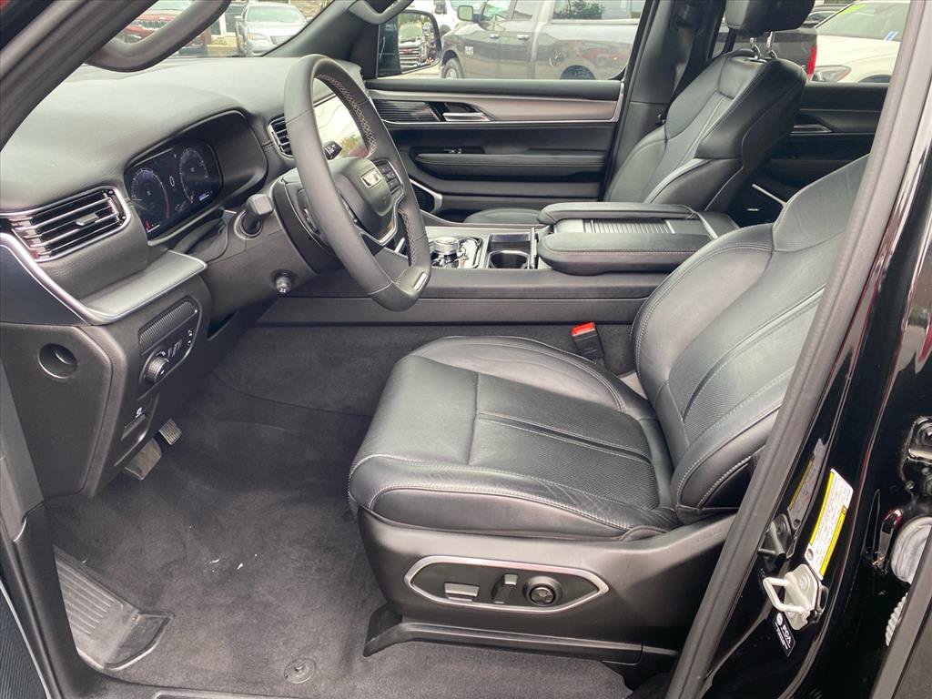 Used 2024 Jeep Wagoneer Series II AWD/4WD image 9