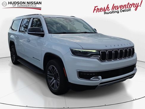 Used 2024 Jeep Wagoneer L Series II w/ Flexible Seating Group AWD/4WD image 1