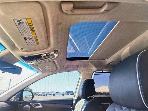 Used 2025 Genesis GV80 3.5T Prestige image 9