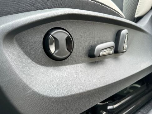 New 2026 Volkswagen Taos SE AWD/4WD image 4