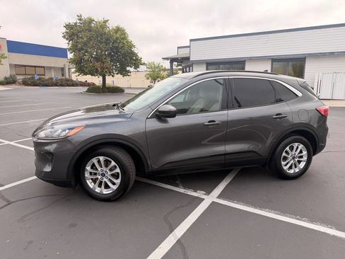 Used 2020 Ford Escape SE FWD image 15