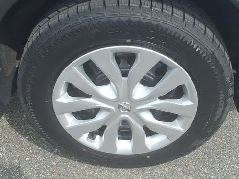 Used 2018 Nissan Rogue S image 7