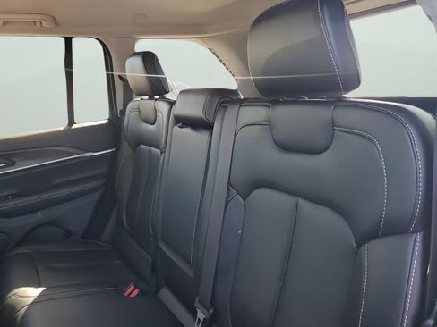 Used 2024 Jeep Grand Cherokee Limited image 19