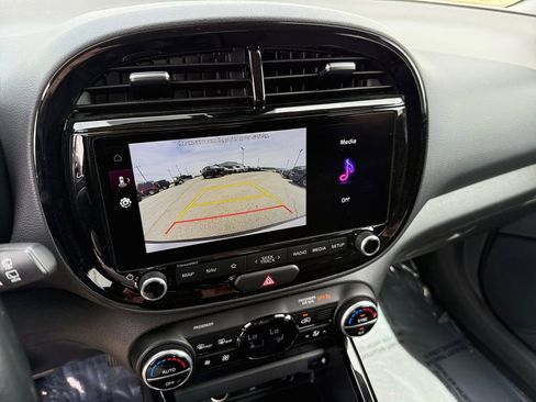 Used 2023 Kia Soul EX FWD image 18