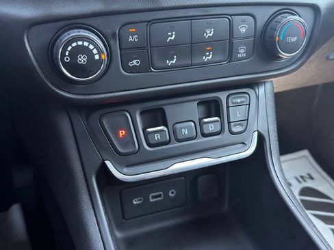 Used 2020 GMC Terrain SLE w/ Elevation Edition AWD/4WD image 24