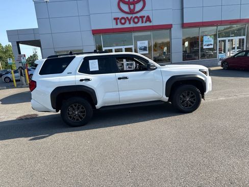 Used 2026 Toyota 4Runner SR5 AWD/4WD image 6