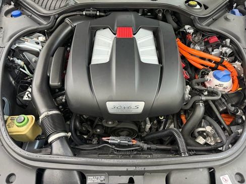 Used 2016 Porsche Panamera S image 34