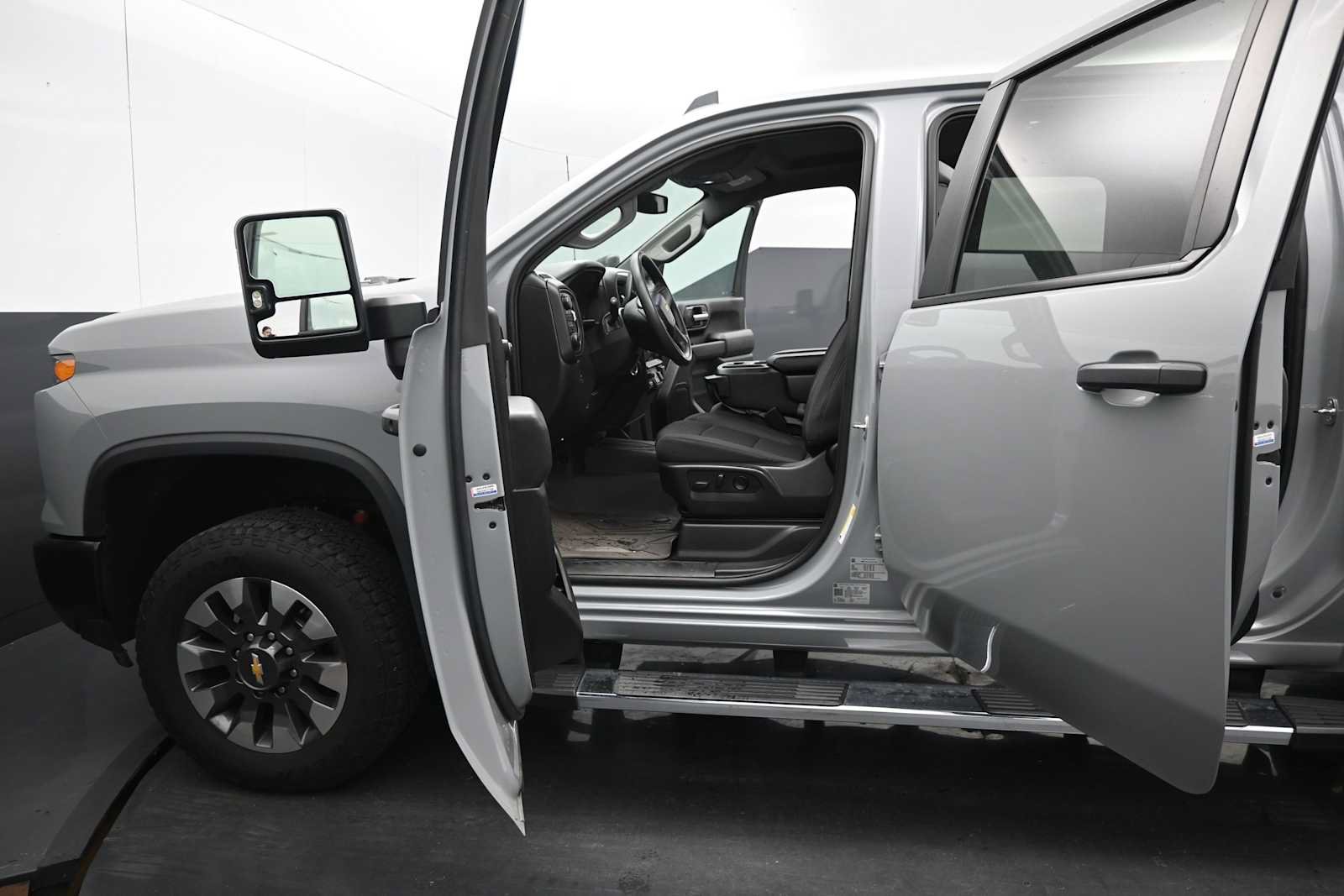 Used 2024 Chevrolet Silverado 2500 Custom w/ Custom Value Package AWD/4WD image 16
