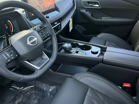 New 2026 Nissan Rogue Platinum image 11