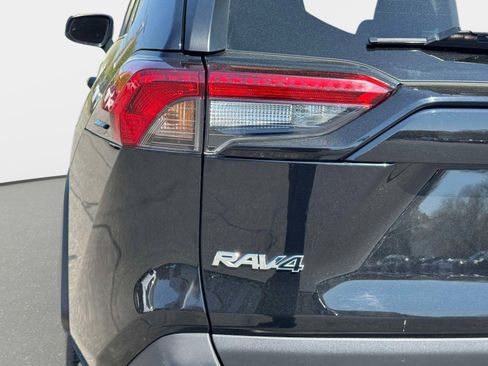 Used 2021 Toyota RAV4 XLE Premium AWD/4WD image 9