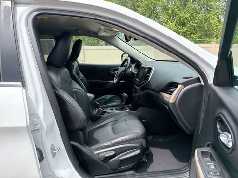 Used 2018 Jeep Cherokee Limited AWD/4WD image 26