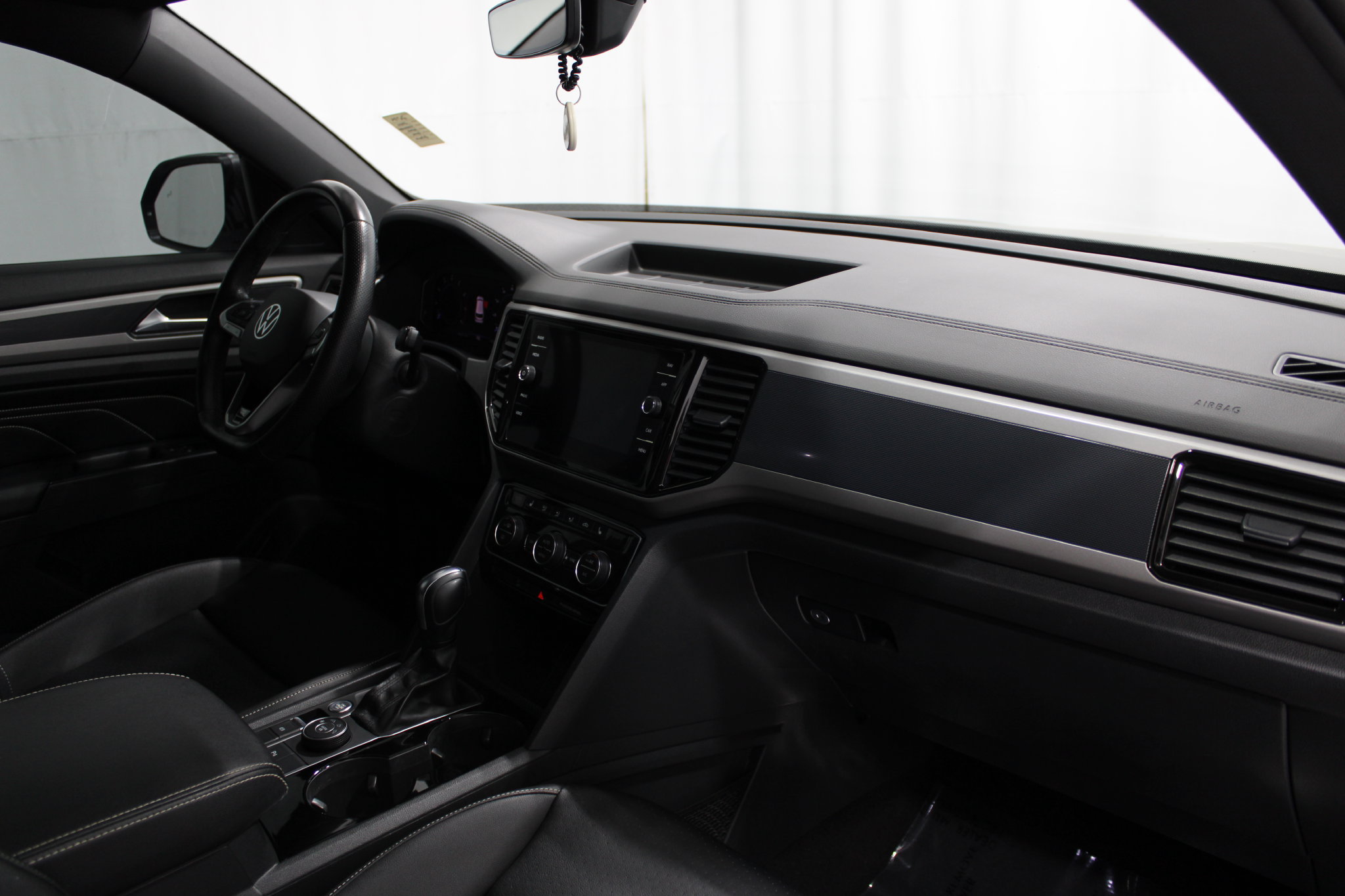 Used 2020 Volkswagen Atlas Cross Sport SEL R-Line AWD/4WD image 26