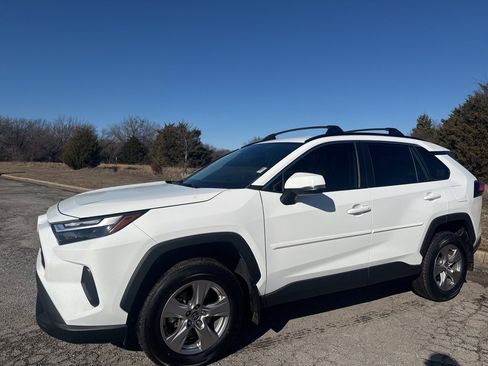 Used 2022 Toyota RAV4 XLE image 2