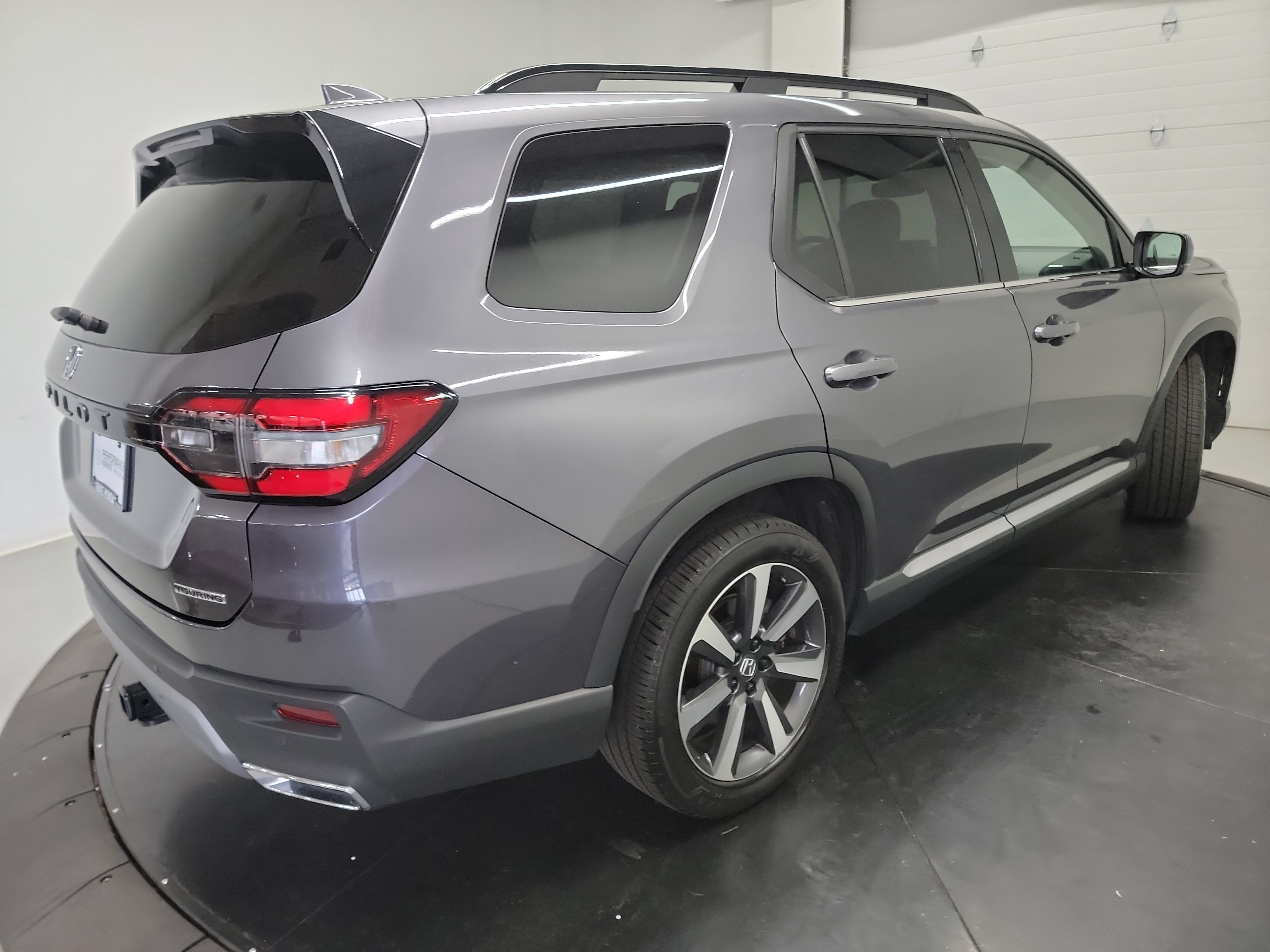 Certified 2025 Honda Pilot Touring image 9