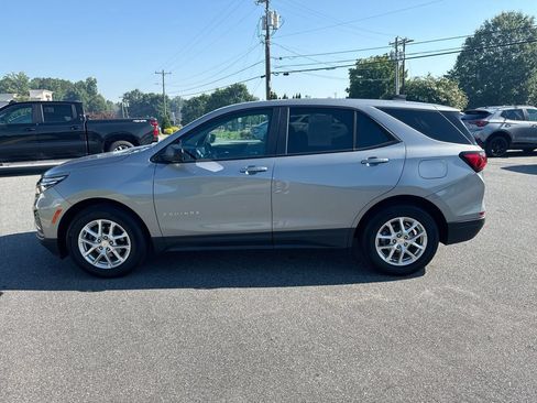 Used 2024 Chevrolet Equinox LS w/ LS Convenience Package FWD image 4