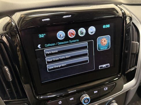 Used 2019 Chevrolet Traverse LT image 10