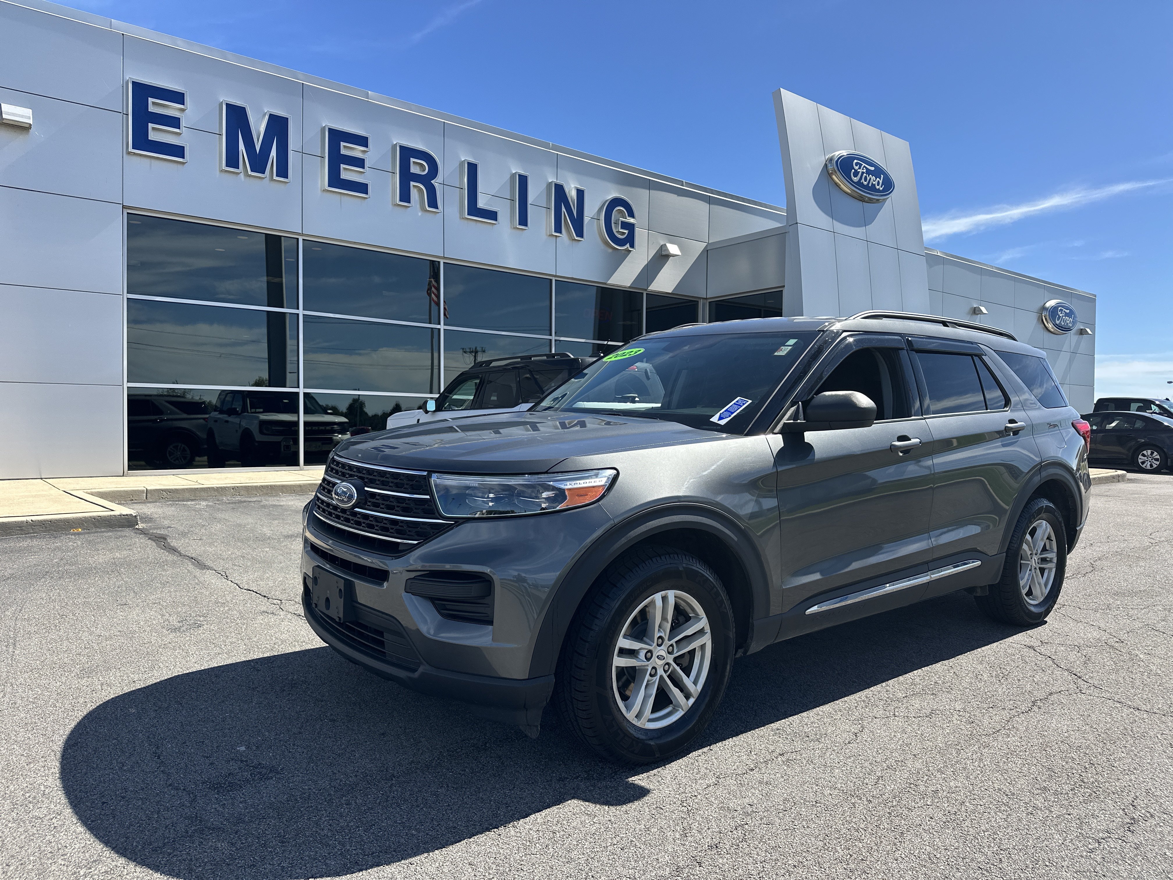 Used 2023 Ford Explorer XLT AWD/4WD image 1