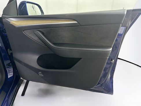 Used 2023 Tesla Model Y Long Range AWD/4WD image 31