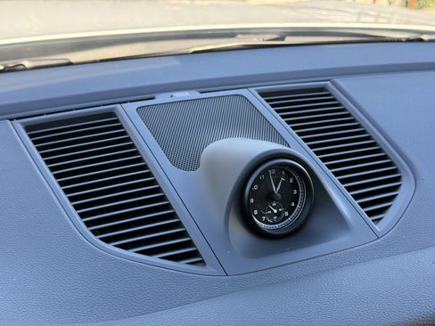 Used 2025 Porsche Macan image 18