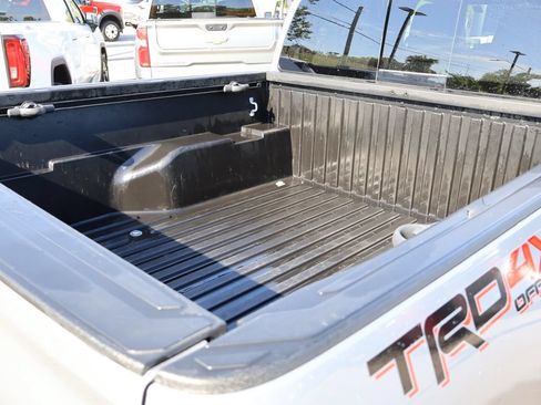 Used 2020 Toyota Tacoma TRD Off-Road AWD/4WD image 15