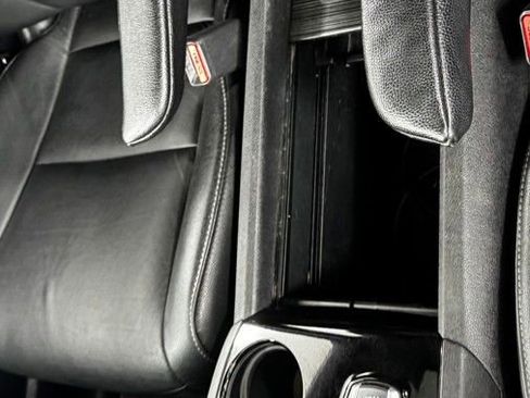 Used 2017 Honda Pilot Touring image 36