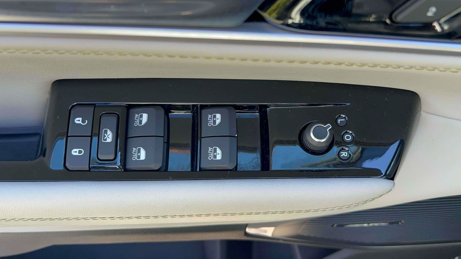 Used 2023 Jeep Wagoneer Series III w/ Convenience Group I AWD/4WD image 25
