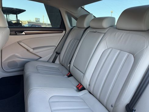 Used 2020 Volkswagen Passat 2.0T SEL image 34