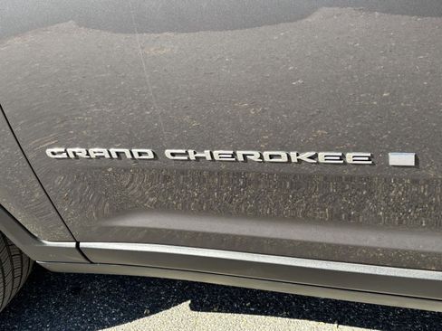 Used 2022 Jeep Grand Cherokee L Limited image 10