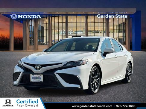 Used 2024 Toyota Camry SE AWD/4WD image 1