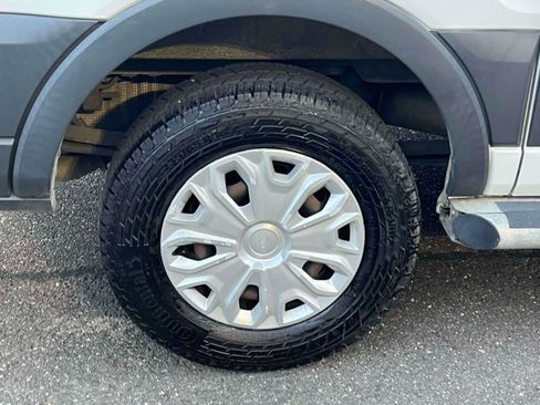 Used 2017 Ford Transit 250 130 Low Roof w/ Exterior Upgrade Package RWD image 9