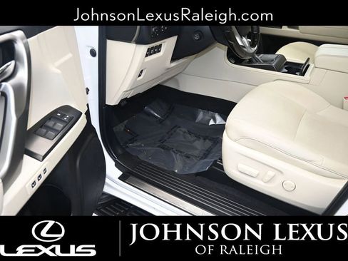 Used 2022 Lexus GX 460 Premium w/ Accessory Package AWD/4WD image 11