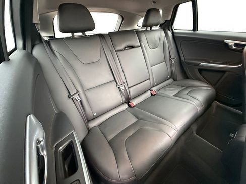 Used 2016 Volvo V60 T5 Cross Country Platinum image 18