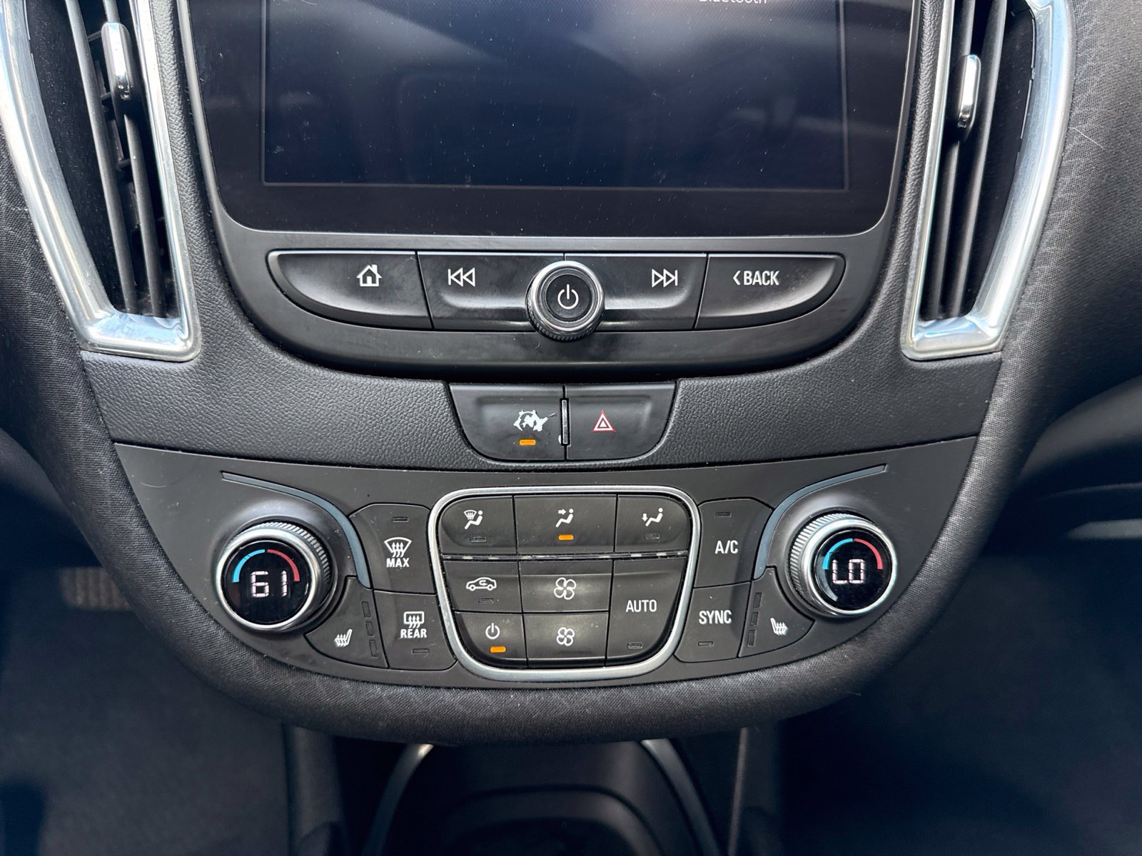 Used 2020 Chevrolet Malibu LT FWD image 23