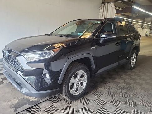 Used 2021 Toyota RAV4 XLE w/ Convenience Package AWD/4WD image 2
