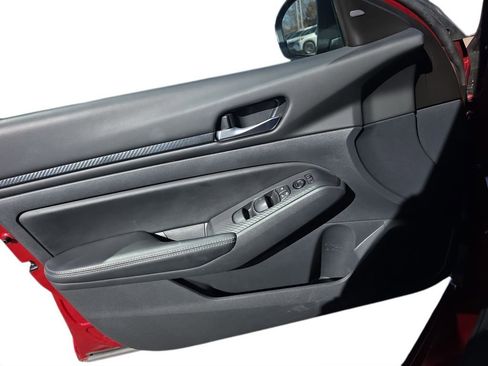 Used 2025 Nissan Altima 2.5 SV image 17