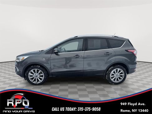 Used 2018 Ford Escape Titanium image 2