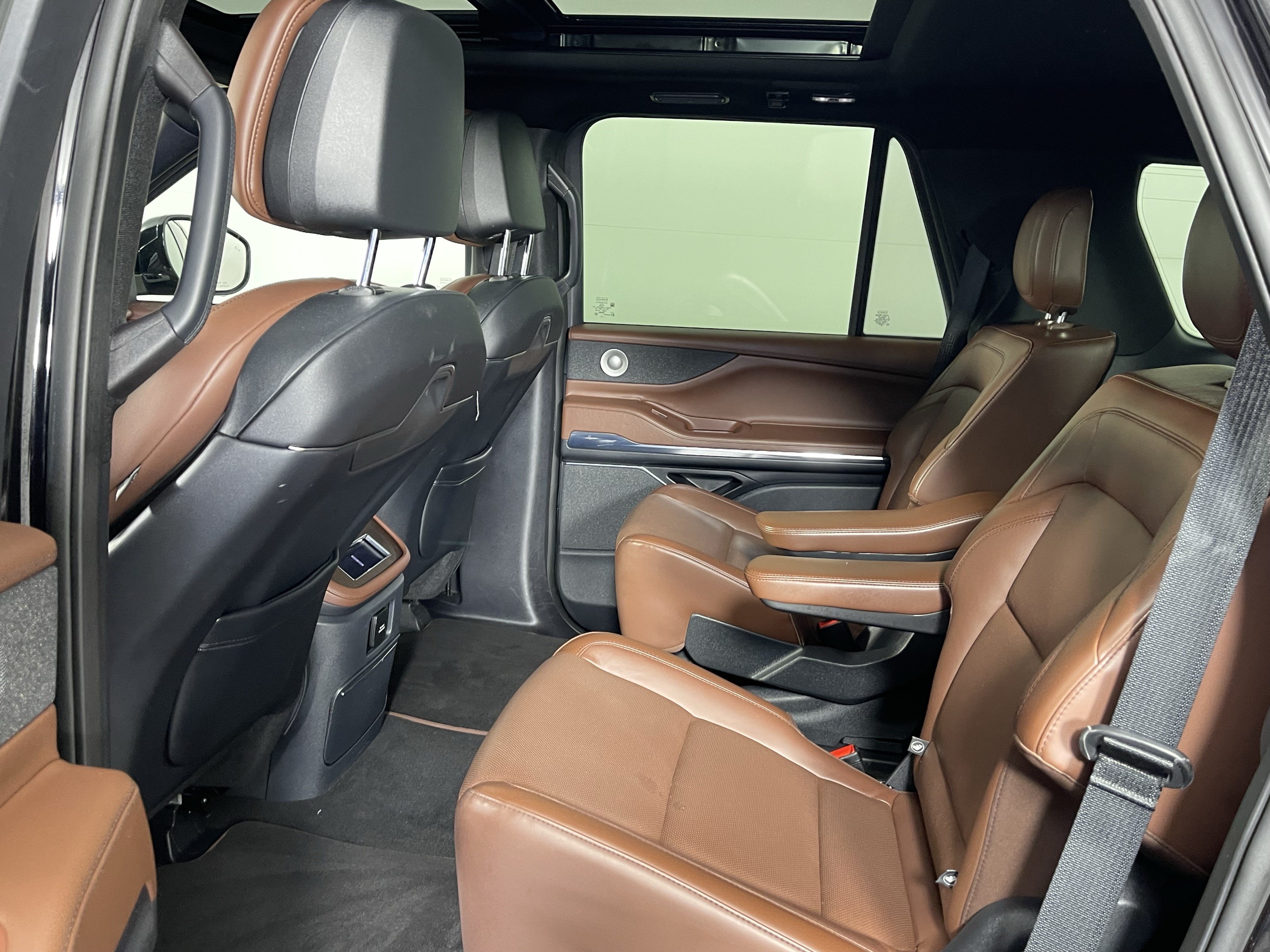 Used 2025 Lincoln Navigator Reserve AWD/4WD image 14