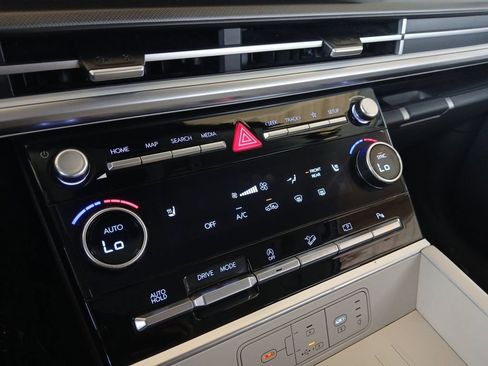 Used 2025 Hyundai Santa Fe SEL FWD image 21