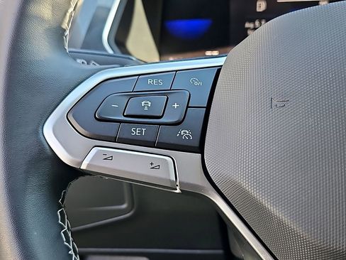 Certified 2022 Volkswagen Tiguan SE image 23