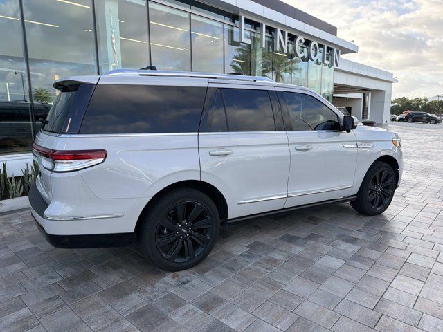 Used 2022 Lincoln Navigator Reserve AWD/4WD image 2
